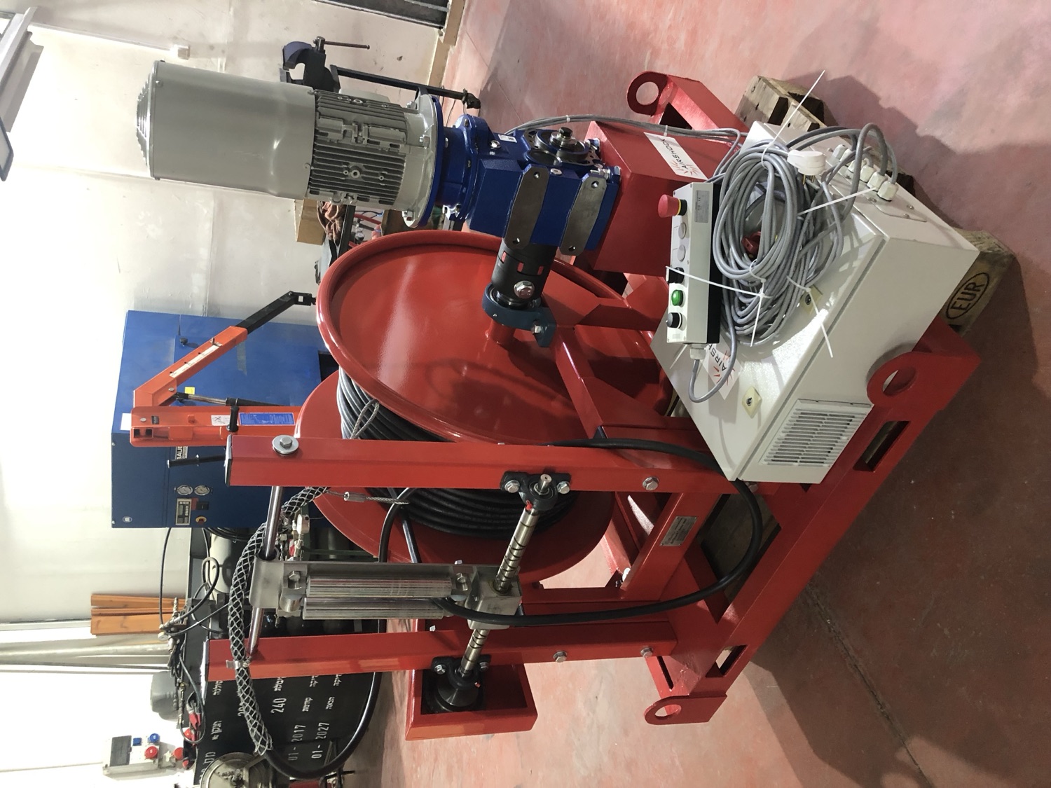 AirShock electric-drive hose reel with electric motor, gearbox and control box